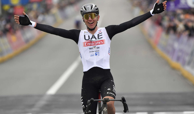 Tadej Pogačar mette Mondiali, Giro, Vuelta davanti ad altre maglie gialle